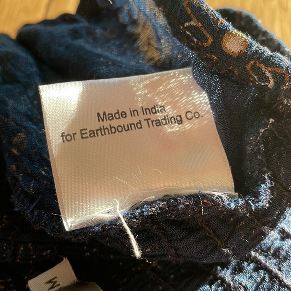 Adorable navy, silver, gold, floral crop top! - Picture 6 of 6